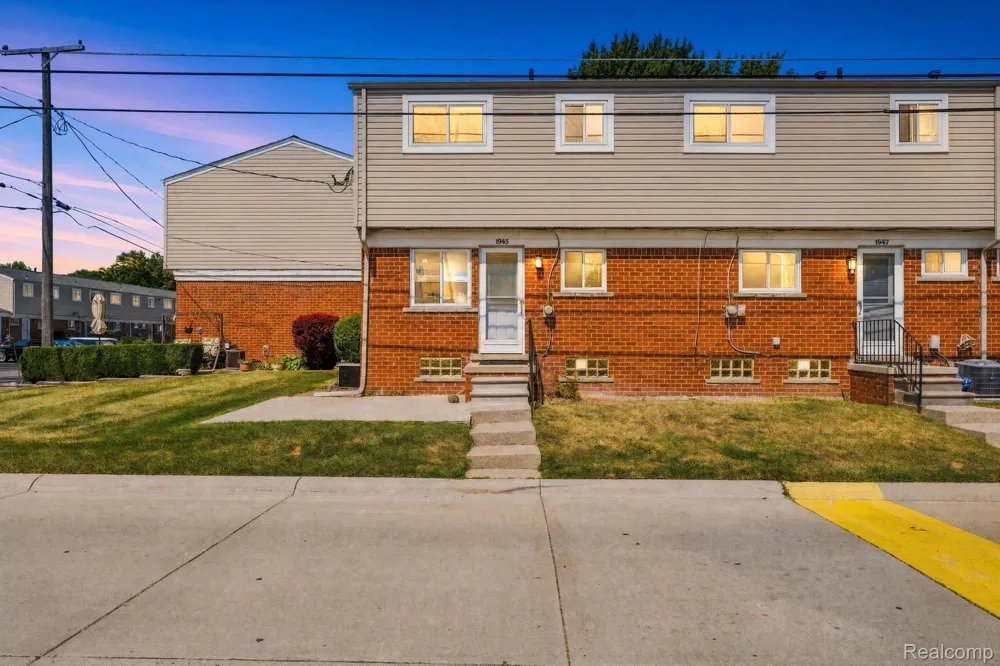 19343 S Highlite Drive Clinton Charter Township, MI 48035