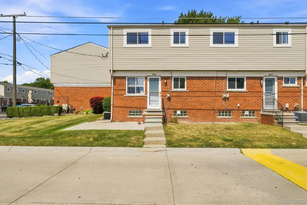 19343 S Highlite Drive Clinton Charter Township, MI 48035