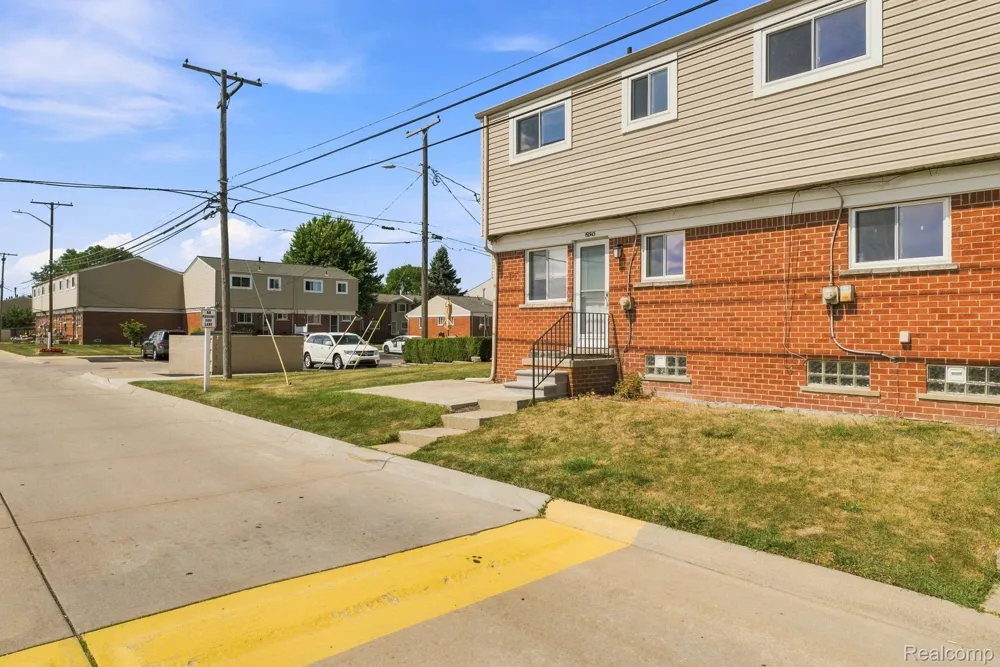 19343 S Highlite Drive Clinton Charter Township, MI 48035
