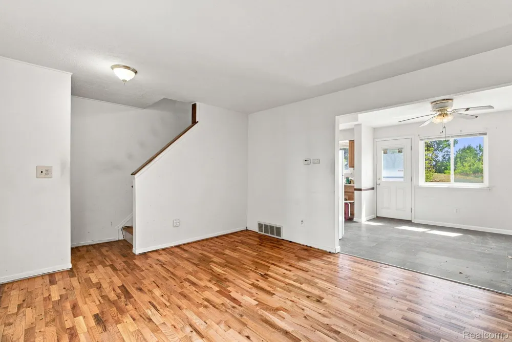 19343 S Highlite Drive Clinton Charter Township, MI 48035