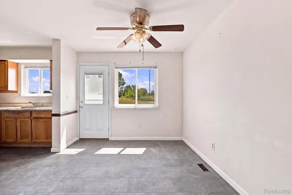 19343 S Highlite Drive Clinton Charter Township, MI 48035