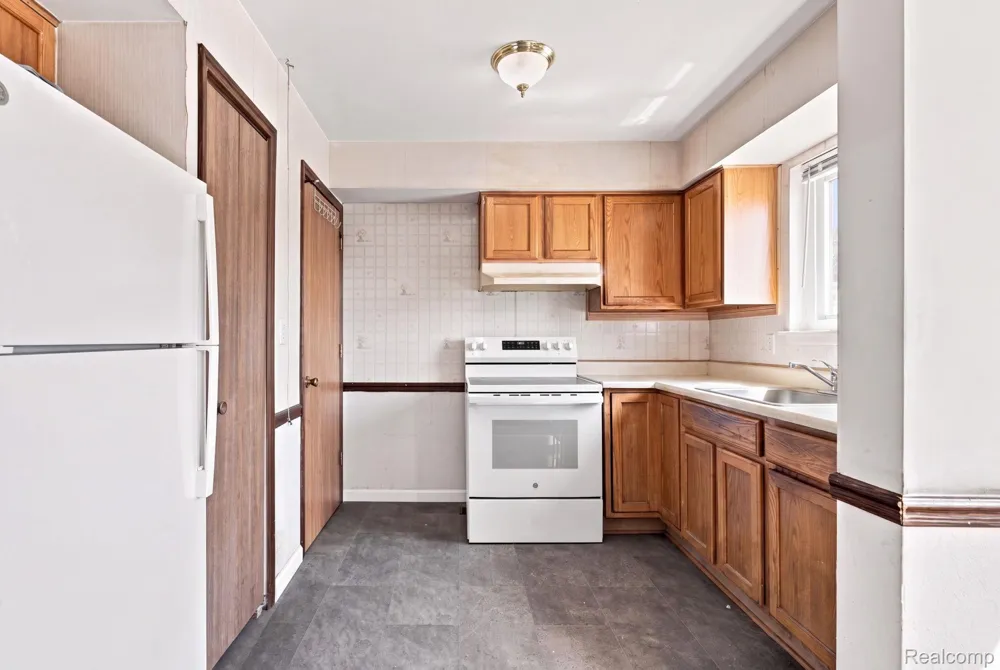 19343 S Highlite Drive Clinton Charter Township, MI 48035