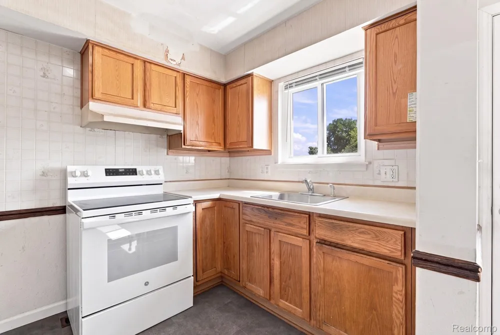 19343 S Highlite Drive Clinton Charter Township, MI 48035