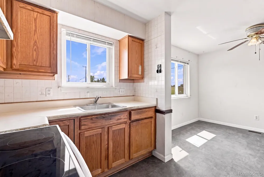 19343 S Highlite Drive Clinton Charter Township, MI 48035