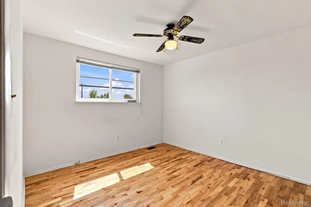 19343 S Highlite Drive Clinton Charter Township, MI 48035