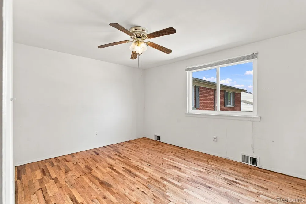 19343 S Highlite Drive Clinton Charter Township, MI 48035