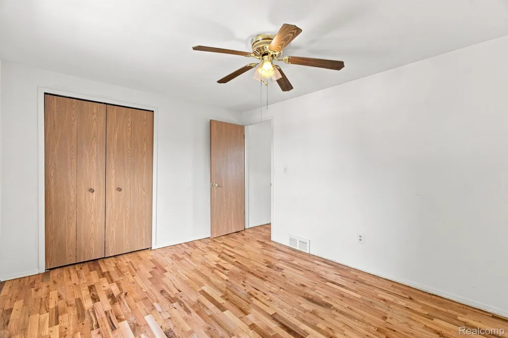 19343 S Highlite Drive Clinton Charter Township, MI 48035