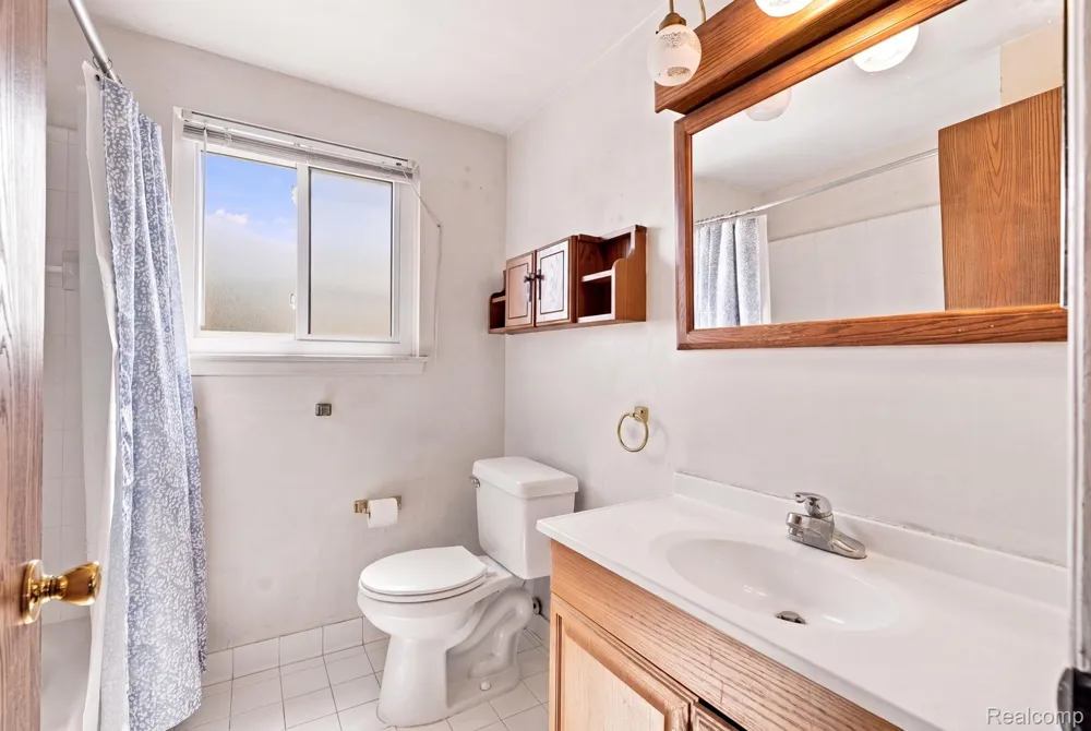 19343 S Highlite Drive Clinton Charter Township, MI 48035
