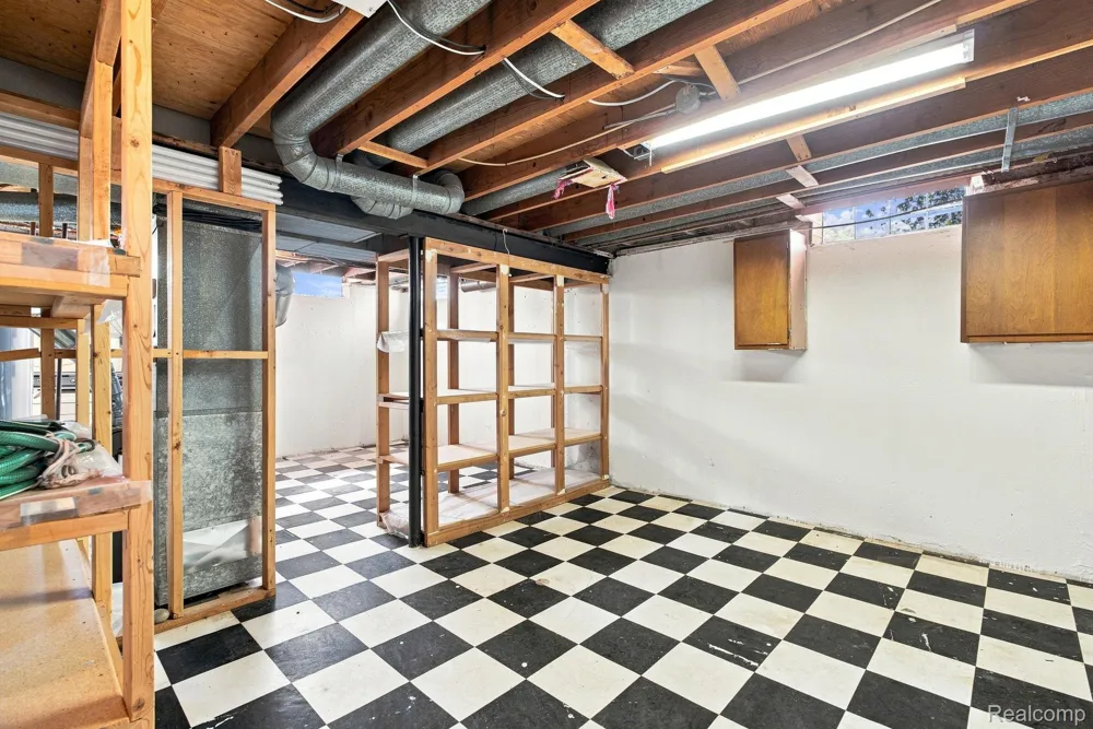 19343 S Highlite Drive Clinton Charter Township, MI 48035