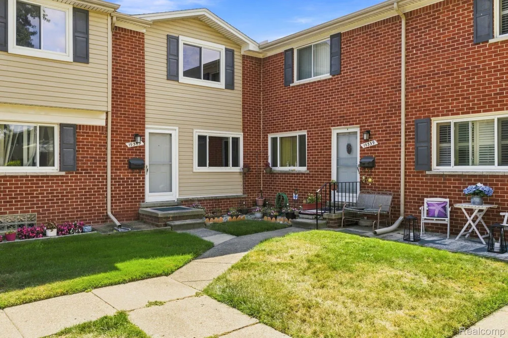 19343 S Highlite Drive Clinton Charter Township, MI 48035