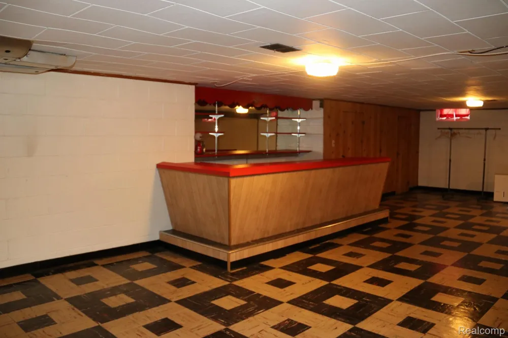 18147 Melrose Avenue Southfield City, MI 48075