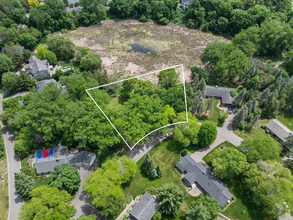 355 Margaret Circle Wayzata, MN 55391