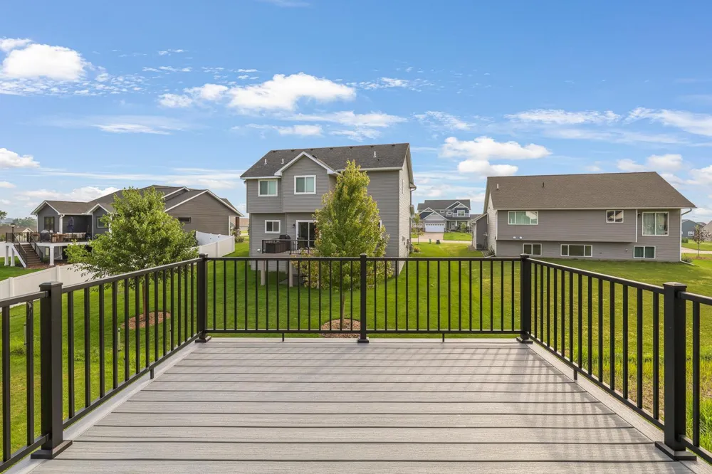 18560 Hexham Lane Lakeville, MN 55044