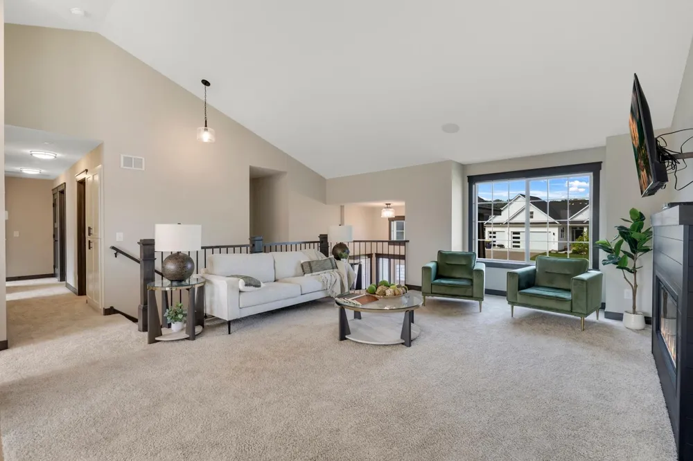 18560 Hexham Lane Lakeville, MN 55044