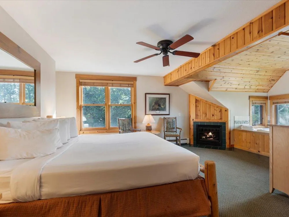 Cove Point Lodge 4576 Cove Side Cottages #410 Beaver Bay, MN 55616