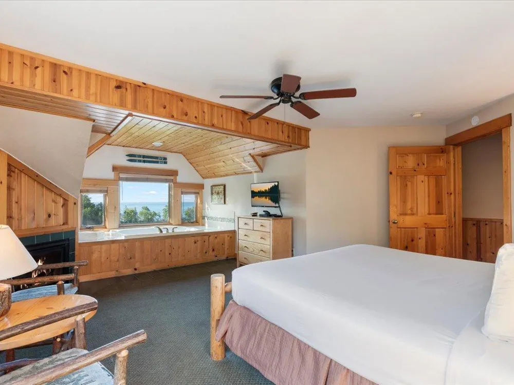 Cove Point Lodge 4576 Cove Side Cottages #410 Beaver Bay, MN 55616