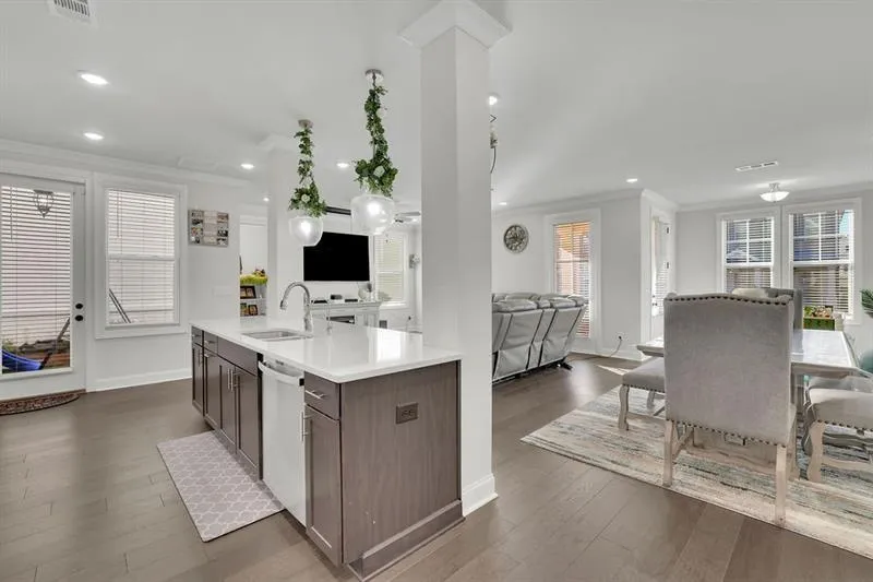 1070 Poppy Pointe Alpharetta, GA 30004