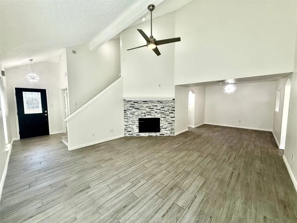 1647 Kingspoint Drive Carrollton, TX 75007