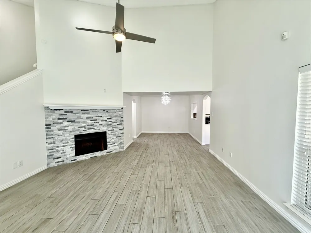 1647 Kingspoint Drive Carrollton, TX 75007