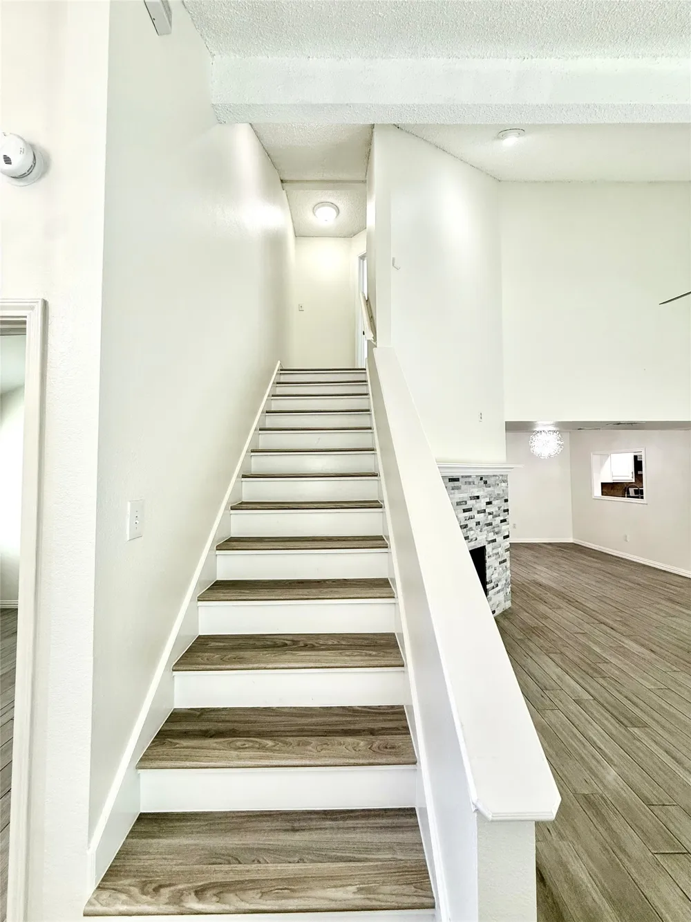 1647 Kingspoint Drive Carrollton, TX 75007