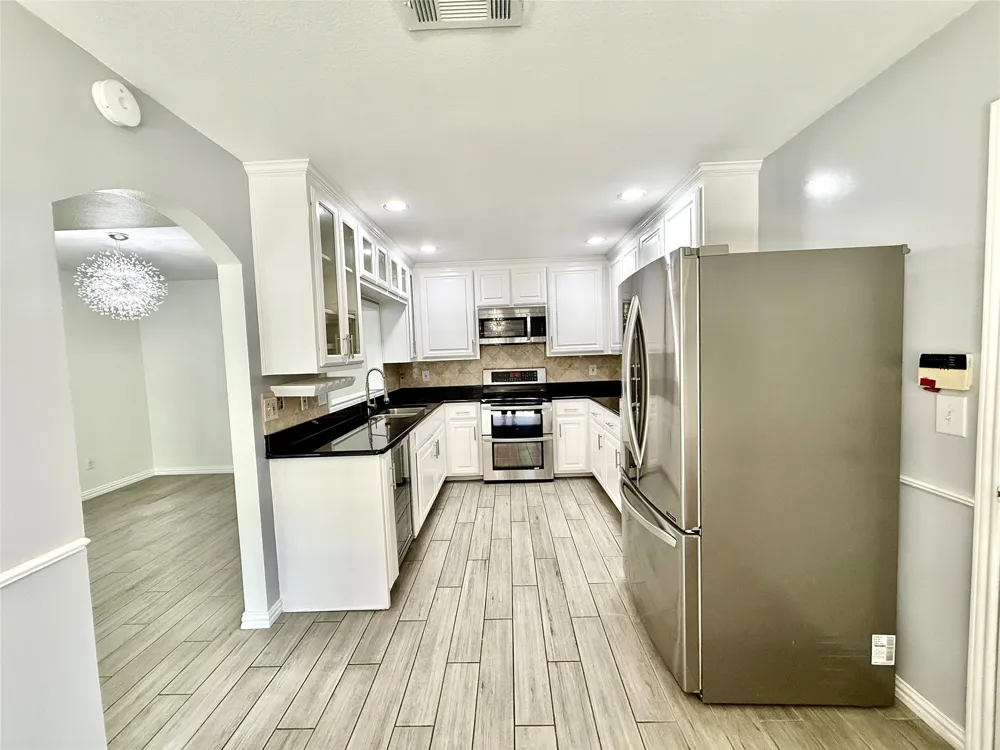1647 Kingspoint Drive Carrollton, TX 75007