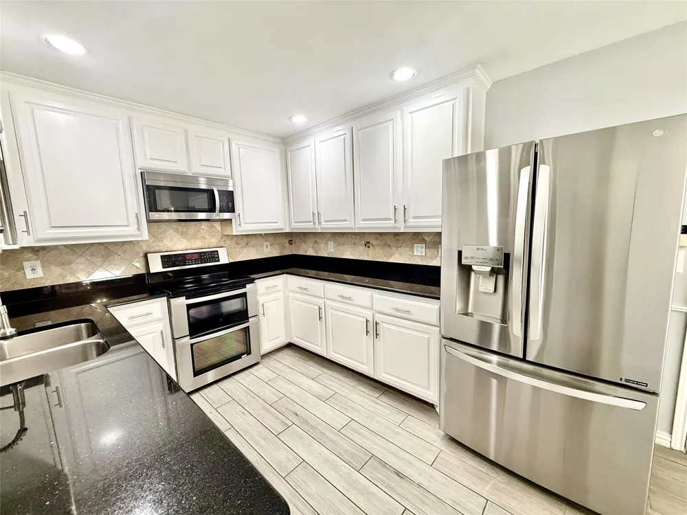 1647 Kingspoint Drive Carrollton, TX 75007