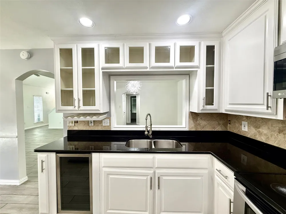 1647 Kingspoint Drive Carrollton, TX 75007