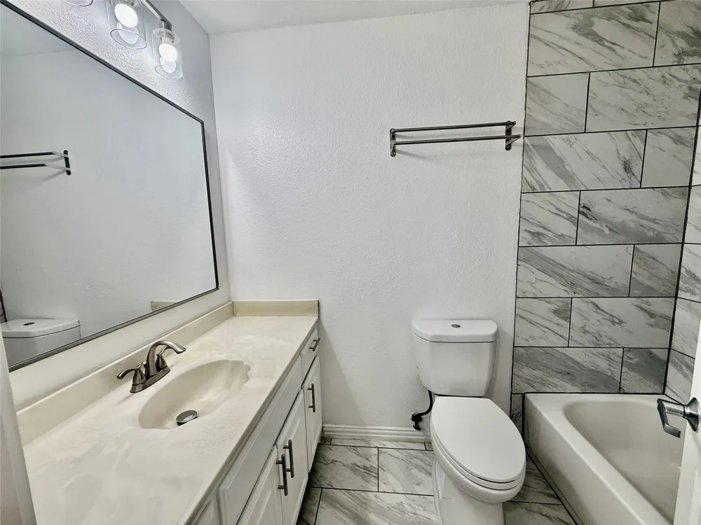 1647 Kingspoint Drive Carrollton, TX 75007