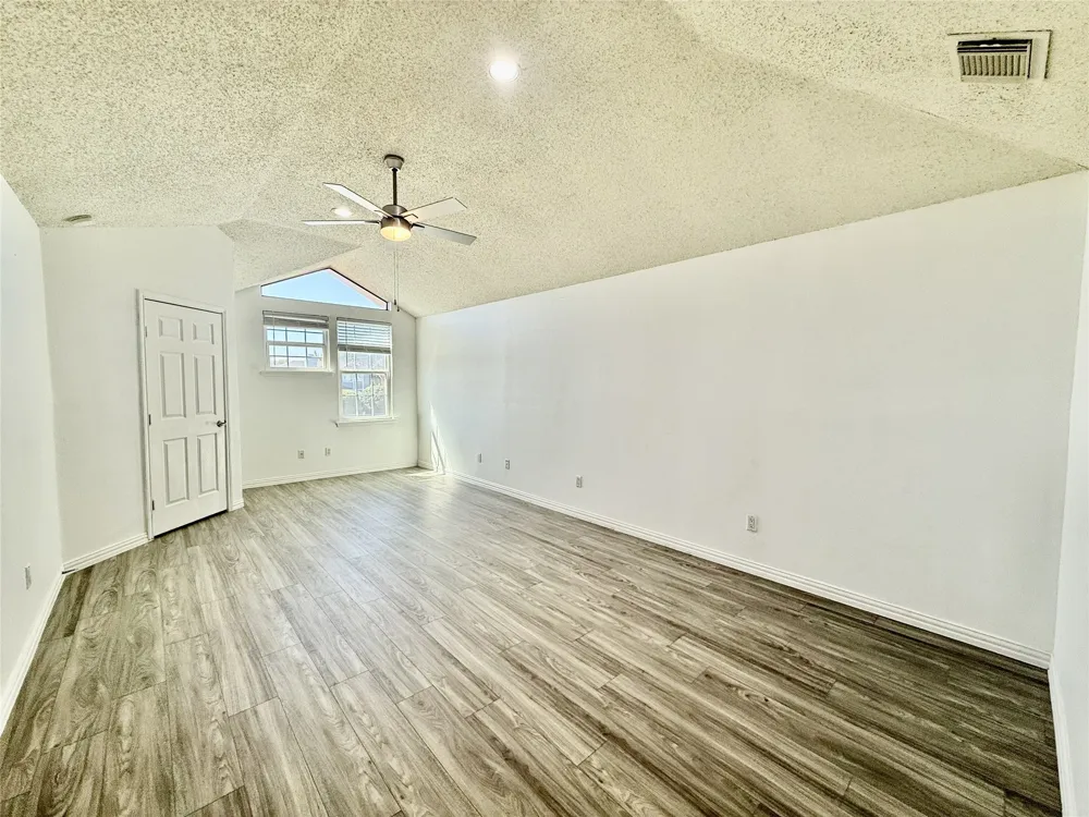 1647 Kingspoint Drive Carrollton, TX 75007