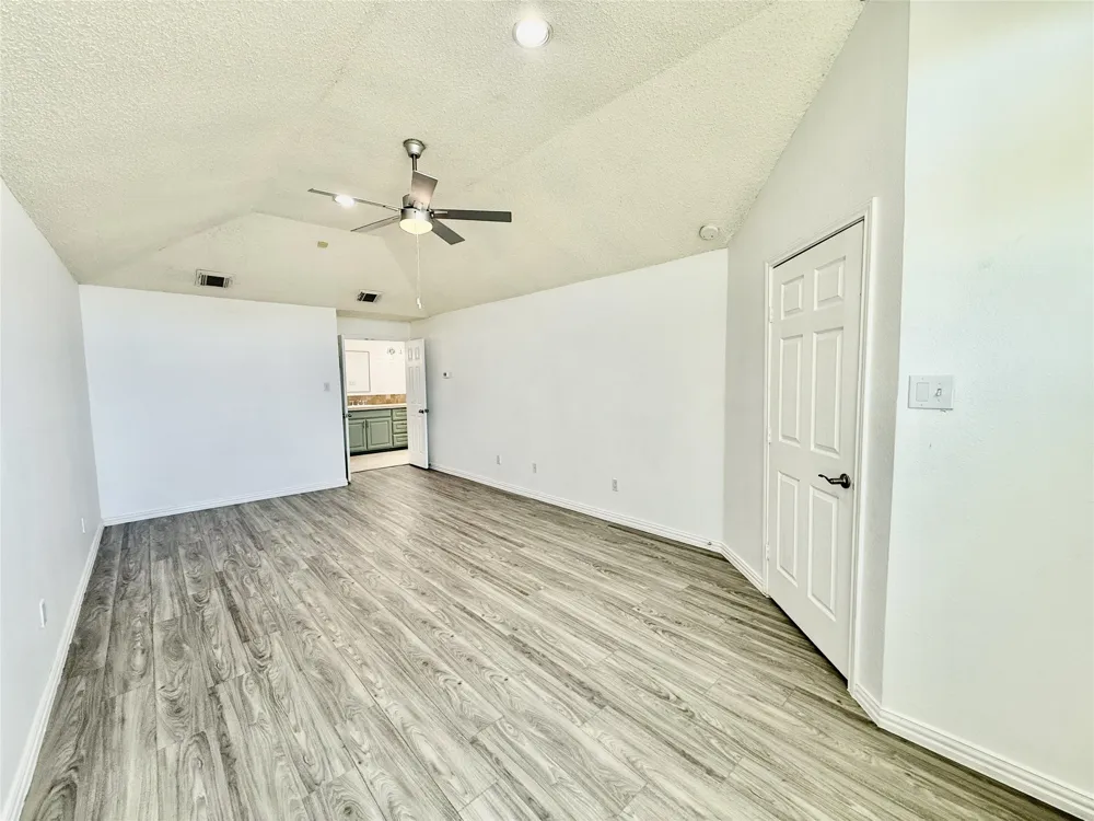 1647 Kingspoint Drive Carrollton, TX 75007