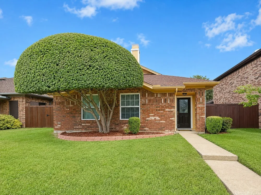 1647 Kingspoint Drive Carrollton, TX 75007