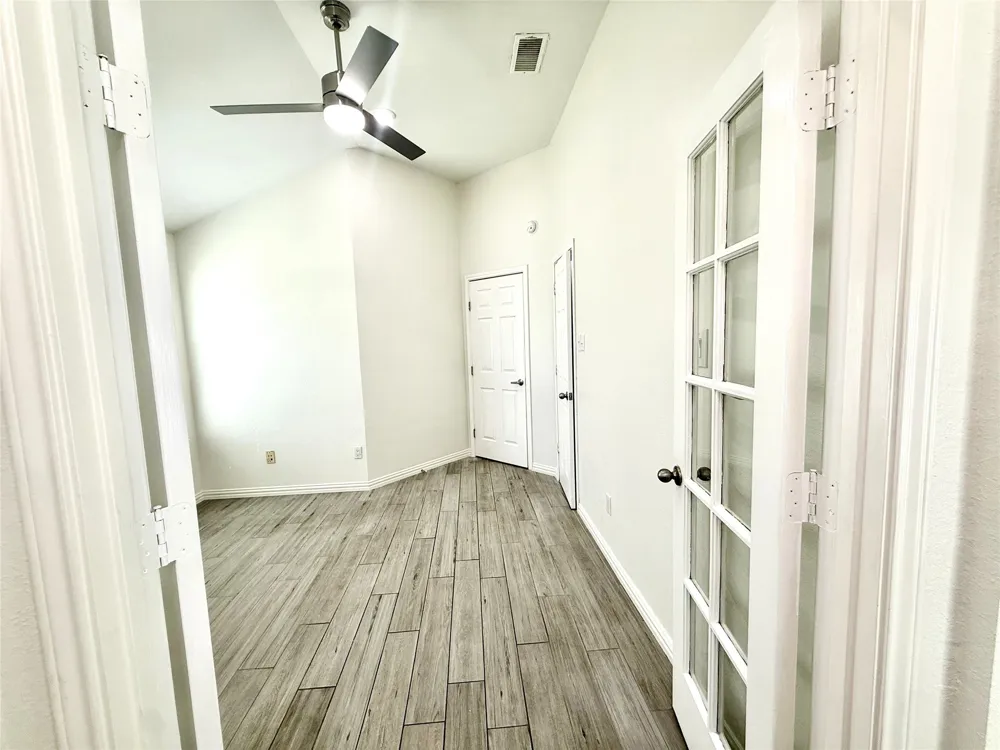 1647 Kingspoint Drive Carrollton, TX 75007