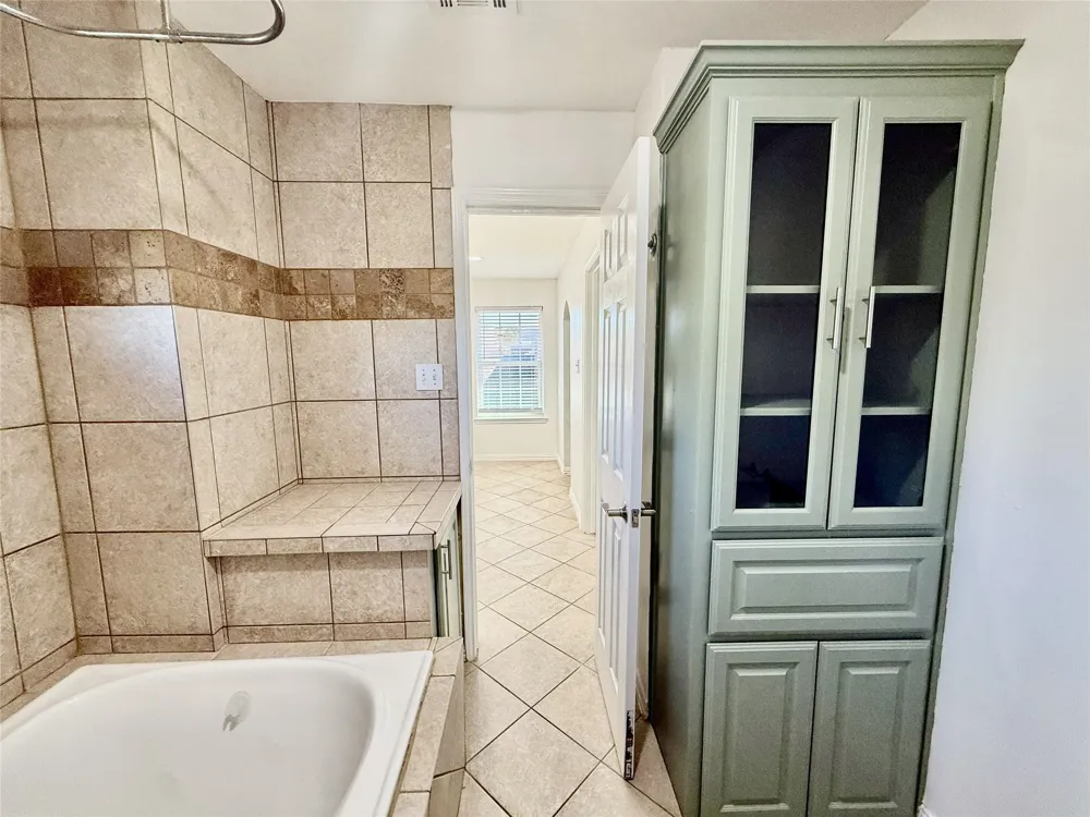 1647 Kingspoint Drive Carrollton, TX 75007