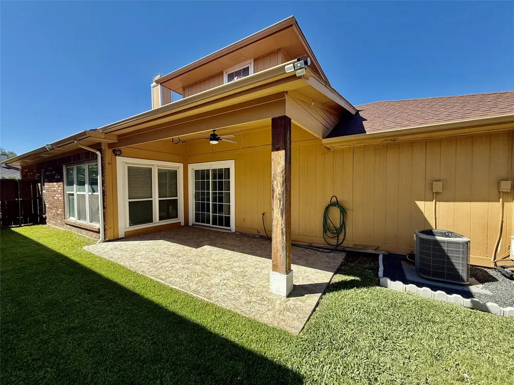 1647 Kingspoint Drive Carrollton, TX 75007