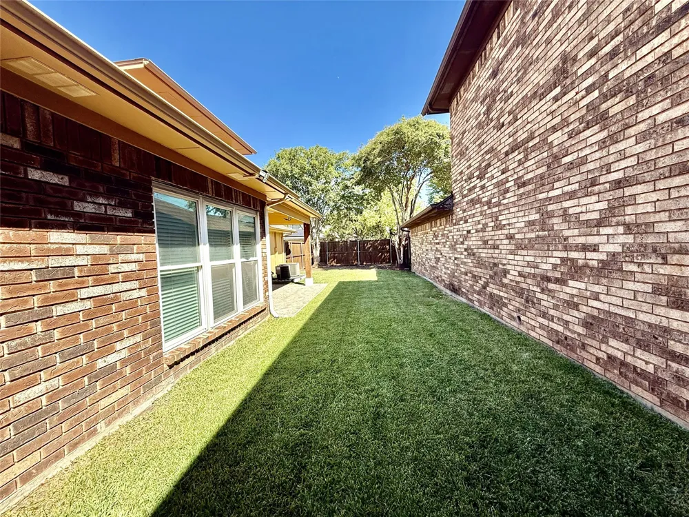 1647 Kingspoint Drive Carrollton, TX 75007