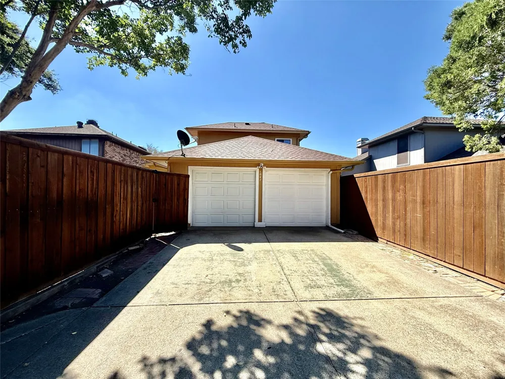 1647 Kingspoint Drive Carrollton, TX 75007