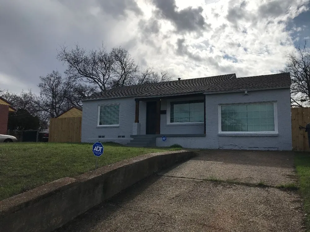 1956 E Illinois Avenue Dallas, TX 75216