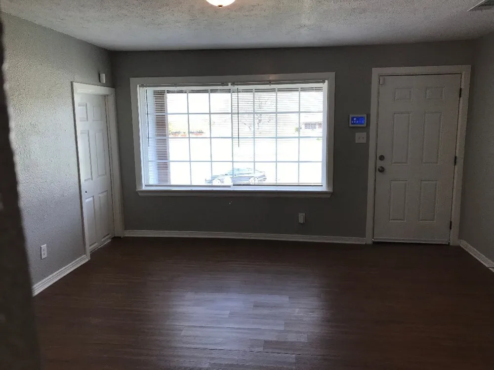 1956 E Illinois Avenue Dallas, TX 75216