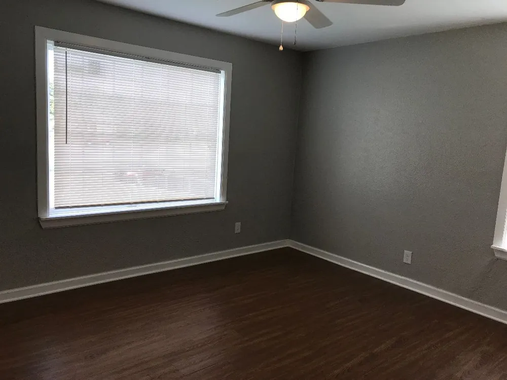 1956 E Illinois Avenue Dallas, TX 75216
