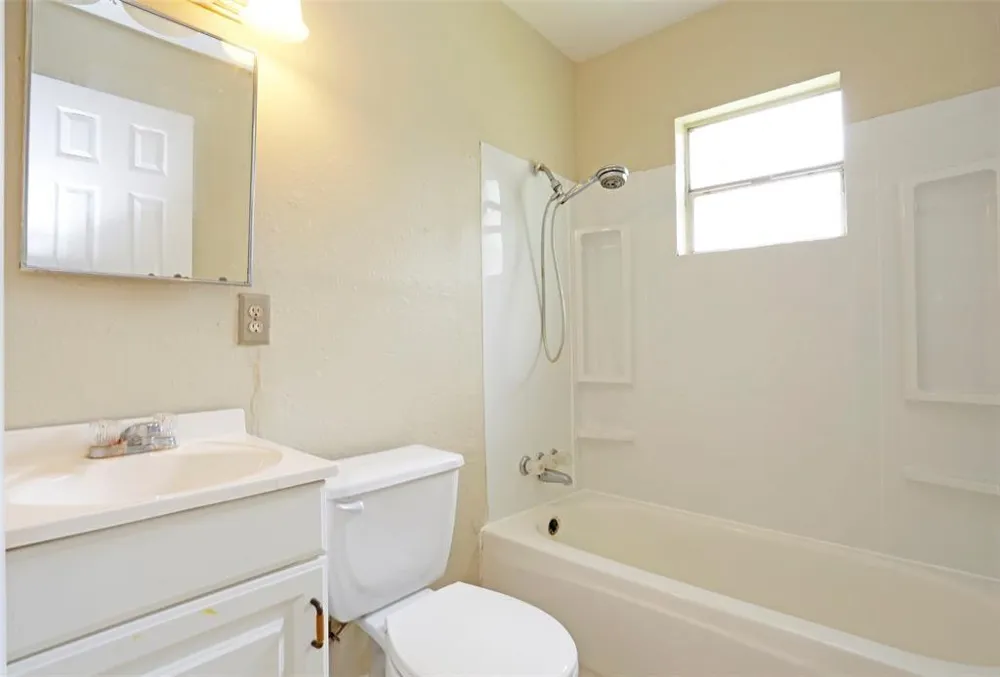 2460 W Shane Street #2 Alvin, TX 77511