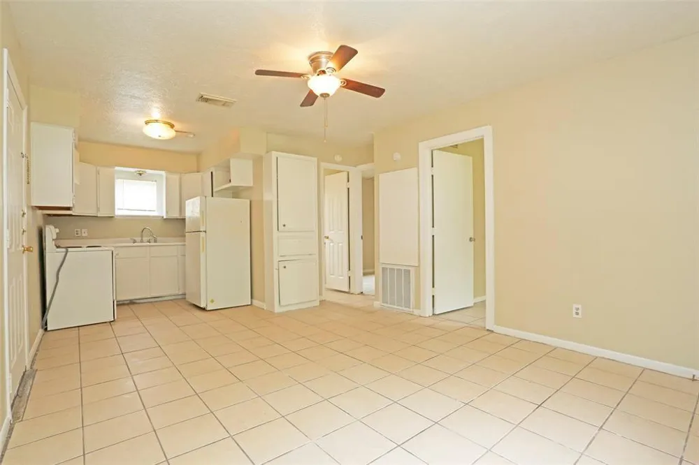 2460 W Shane Street #2 Alvin, TX 77511