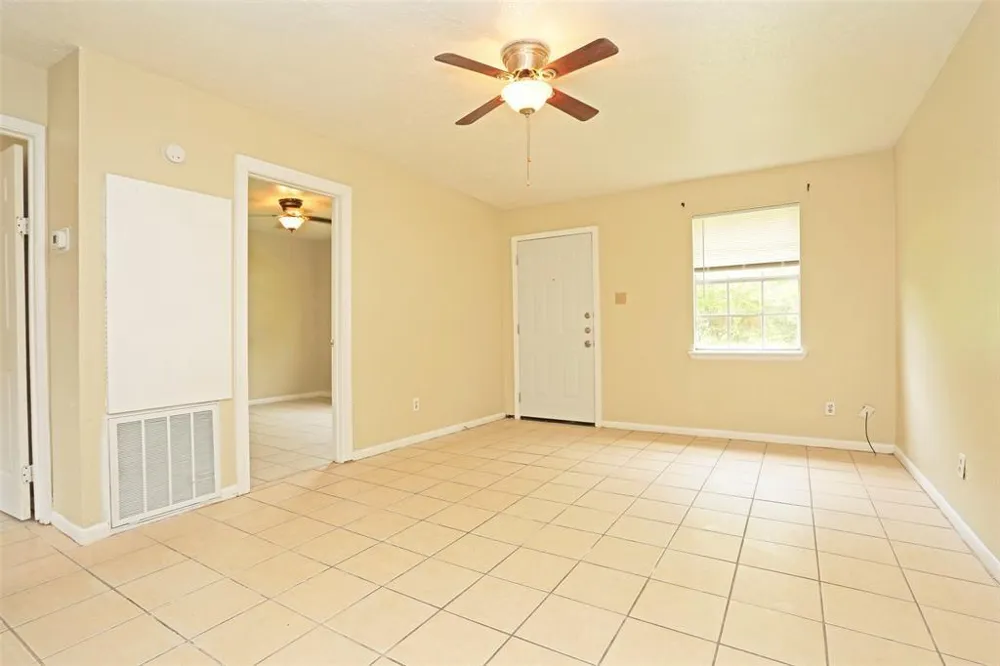 2460 W Shane Street #2 Alvin, TX 77511
