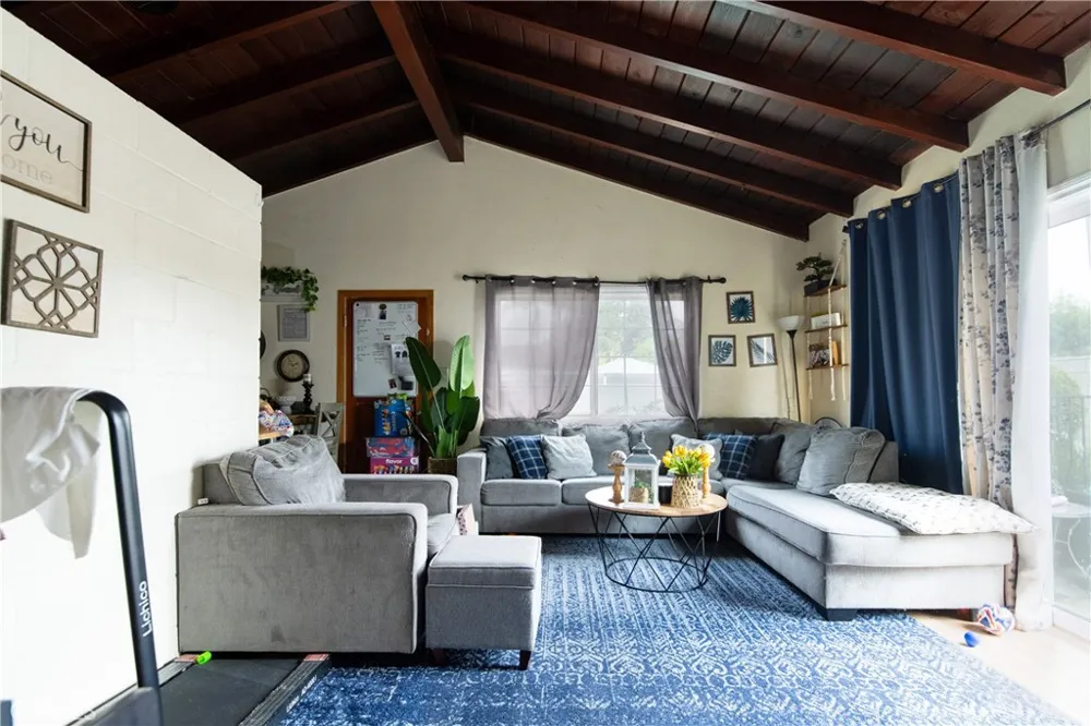 11926 Rives Avenue Downey, CA 90242