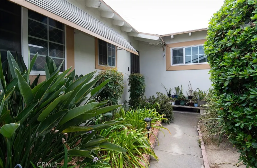 11926 Rives Avenue Downey, CA 90242