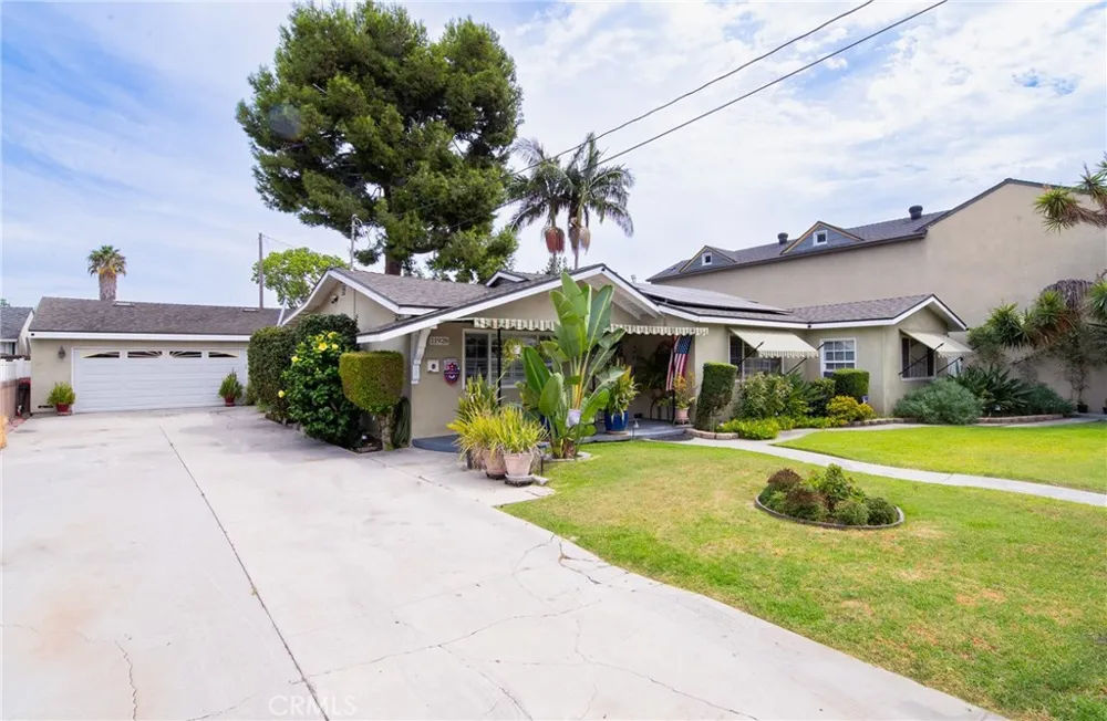 11926 Rives Avenue Downey, CA 90242
