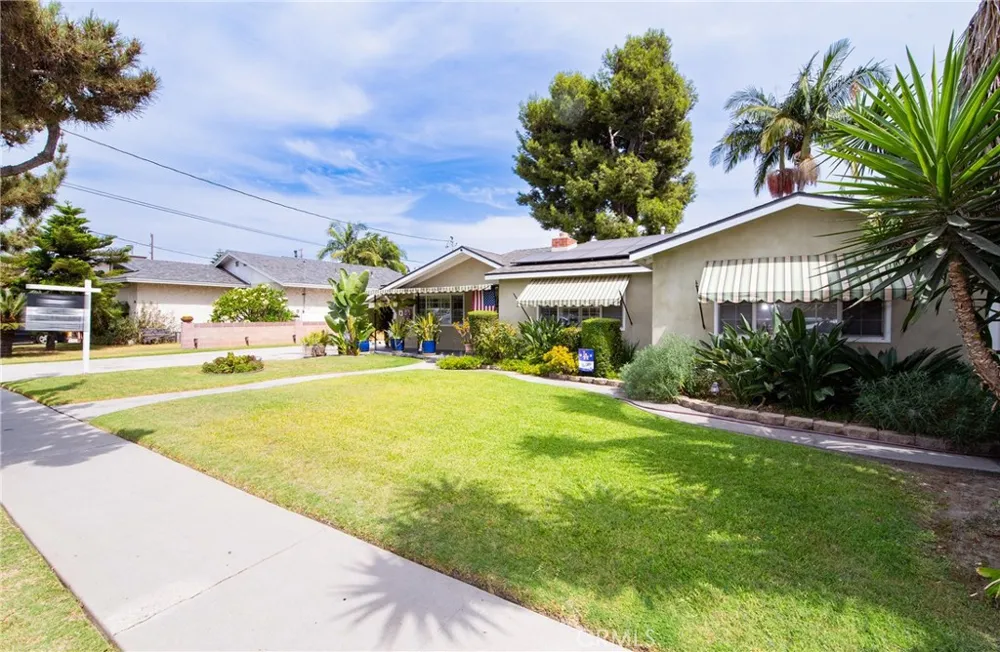 11926 Rives Avenue Downey, CA 90242