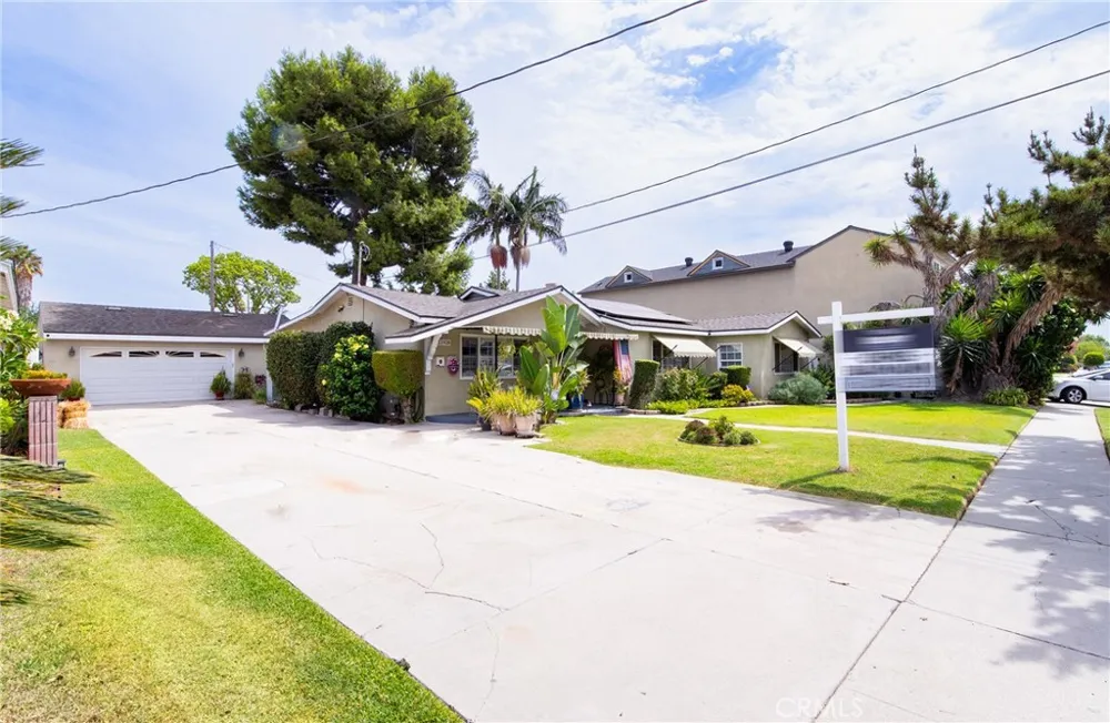 11926 Rives Avenue Downey, CA 90242