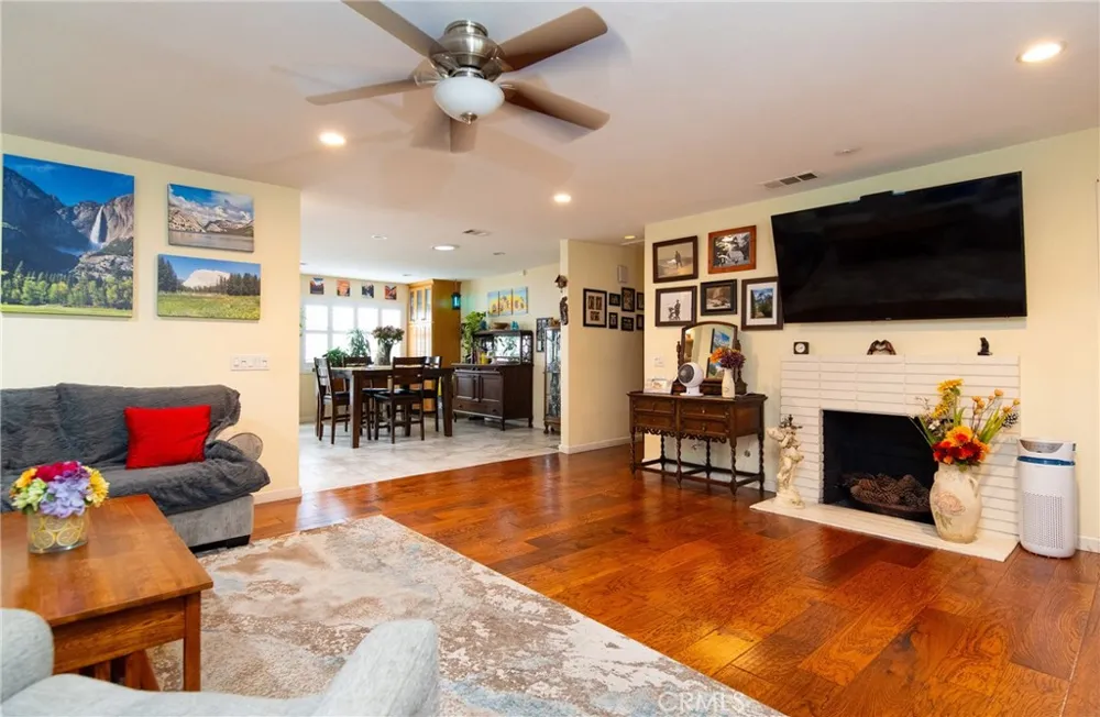 11926 Rives Avenue Downey, CA 90242