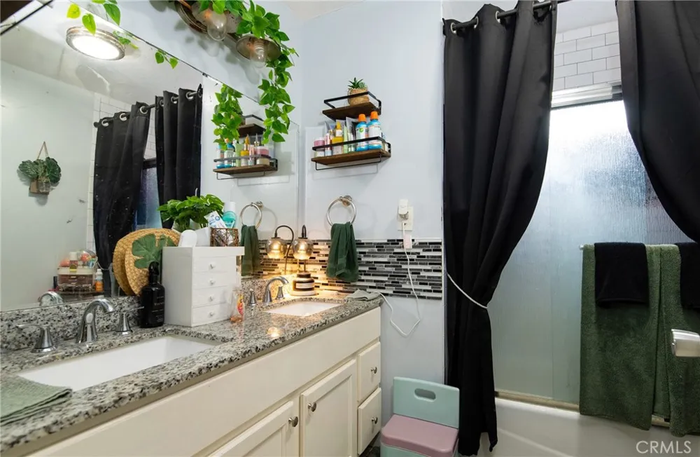 11926 Rives Avenue Downey, CA 90242