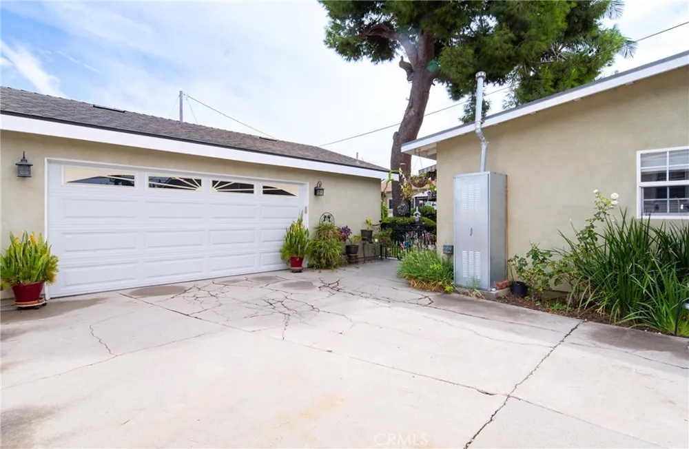 11926 Rives Avenue Downey, CA 90242